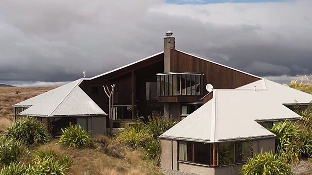 Farma Ngamatea je pokl�d�na za jednu z nejlep��ch maorsk�ch staveb, a to i v�ce ne� 40 let od sv�ho postaven�. Jej�m autorem je architekt John Scott.