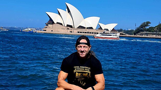 Karlovarsk� fitness tren�r a natur�ln� kulturista Tom� Proch�zka si v pades�ti �ty�ech letech pln� sportovn� sny. P�ed n�kolika dny se vr�til z mistrovstv� sv�ta v Austr�lii.