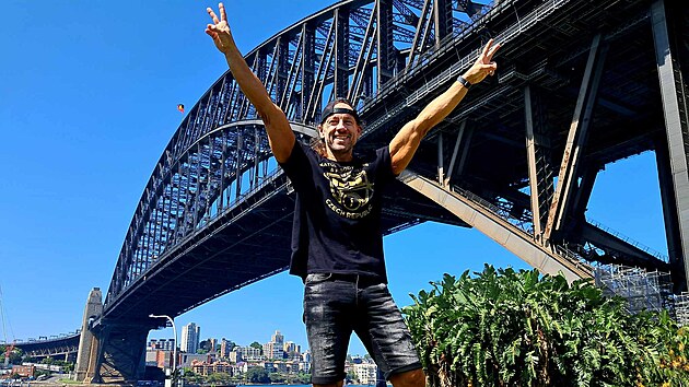 Karlovarsk� fitness tren�r a natur�ln� kulturista Tom� Proch�zka si v pades�ti �ty�ech letech pln� sportovn� sny. P�ed n�kolika dny se vr�til z mistrovstv� sv�ta v Austr�lii.