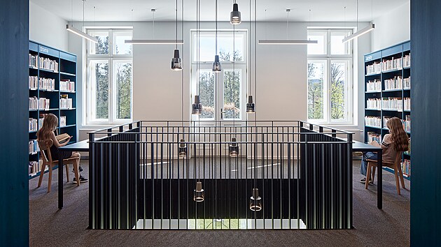 Rekonstrukce vily v Ro�nov� pod Radho�t�m, v n� s�dl�
m�stsk� knihovna, a p�edev��m p��stavba nov� budovy
vytvo�ily podm�nky pro rozvoj kulturn�ch, komunitn�ch a vzd�l�vac�ch �innost� t�to organizace.