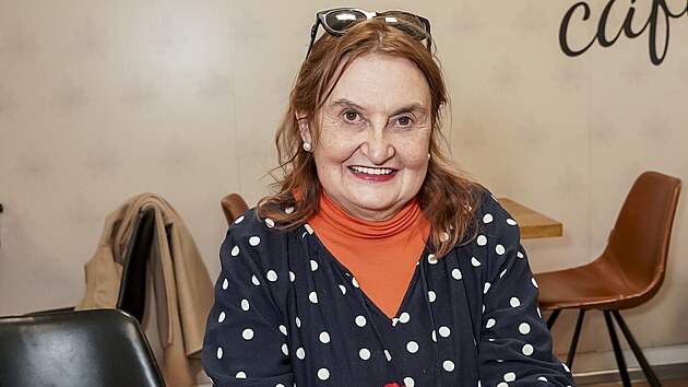 Eva Holubov� na k�tu knihy Jakuba Koh�ka s n�zvem �en�n� (12. listopadu 2024)