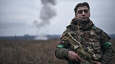 Ukrajinský voják na p�edm�stí bombardovaného Torecku (12. listopadu 2024)