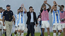 Fotbalisté Argentiny po proh�e s Paraguayí.
