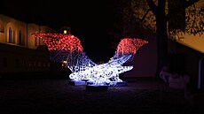 Jednou z nasvícených soch je bájný brn�nský drak, který v tomto p�ípad� m�ní...