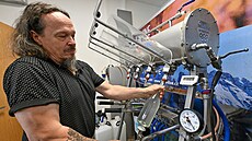 Milan Pecka z firmy M-ex Production, která se zabývá t�bou a op�tovným...