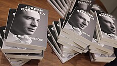 Jordan Bardella se svou autobiografií Ce que je cherche objí�dí nejen Francii,...