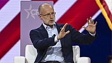 Brendan Carr na konzervativní konferenci CPAC v Marylandu (24. února 2024)