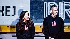 Dárkyn� Denisa �árová a obdarovaný Daniel Kliment p�i ceremoniálu k osmnáctému...