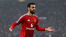 Bruno Fernandez slaví gól Manchesteru United v zápase s Leicesterem.