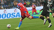 Plzeský útoník Matj Vydra posílá mí do brány Bohemians.