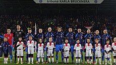 etí fotbalisté zpívají státní hymnu ped zápasem Ligy národ proti Gruzii.