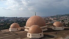 Výhled z Národní me�ity v ugandské Kampale. Ugandským muslim�m ji svého �asu...