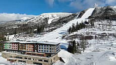 Nedaleko nových apartmánových dom se nachází také rodinný Wellness hotel Vista.