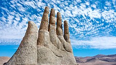 Ruka pou�t� (pou�� Atacama, Chile). V roce 1992 v rozlehlé a pusté chilské...
