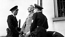 Karl Hermann Frank p�ed popravou na dvo�e pankrácké v�znice