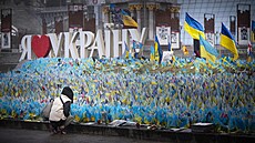 Kyjevský Majdan, neboli námstí Nezávislosti, zaplavily ukrajinské vlajky.