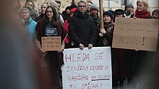 Stovka lidí protestovala proti nedostate�ným plat�m 14. 11. 2024 p�ed...