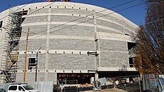 V Jihlav� za podpory Kraje Vyso�ina a Národní sportovní agentury aktuáln� roste multifunk�ní aréna za 2,3 miliardy korun (bez DPH). V provozu má být na podzim p�í�tího roku.