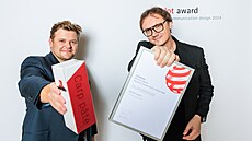 Kapí patika vzniká na Farm Poíí nedaleko Pelhimova. Maso i samotná konzerva projde lidem rukama pi procesu výroby hned nkolikrát.