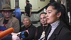 Hana-Rawhiti Maipi-Clarkeová (vpravo) a její kolegové z organizace Te Haiti...