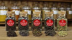 Jen n�kolik málo pep�� na ukázku. V prodejn� jich mají desítky druh�. (11....