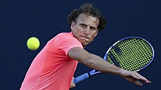 Diego Forlán vym�nil fotbalový mí� za raketu.