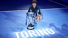 Jannik Sinner vybojoval titul �ampiona Turnaje mistr� v rodné Itálii.