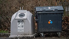 Kontejnery na plechovky a komunalni odpad. (13. prosince 2024).