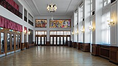 Tanení sál Domu kultury Ostrov bude mít po rekonstrukci novou akustiku.