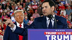 Donald Trump a Marco Rubio na mítinku v Severní Karolín (4. listopadu 2024)