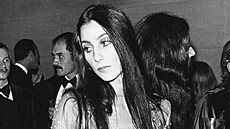 Cher na sebe na Met Gala tak upozornila, �e podle Mackieho netrvalo dlouho a...