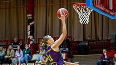 Marie Anna Machytková ze Slovanky zakon�uje na ko� Levhartic Chomutov.