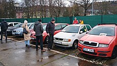 Podruhé se v Karlových Varech uskute�nila dra�ba aut, která hyzdila ulice...