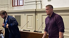 Daniel �t�tina u plze�ského okresního soudu. Za komentá� na sociální síti, kam...