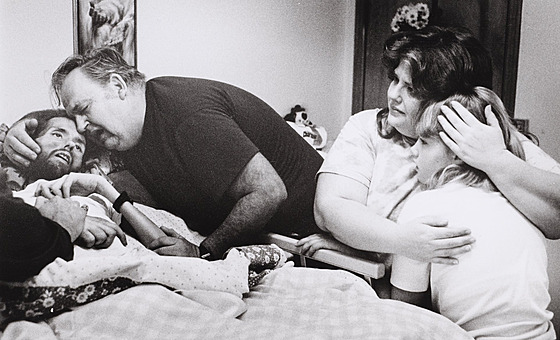 Therese Frareová: David Kirby umírá na AIDS (1990)