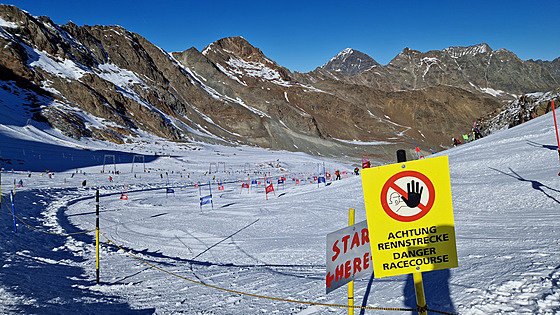 Tréninkový svah na Stubaiském ledovci (listopad 2024)