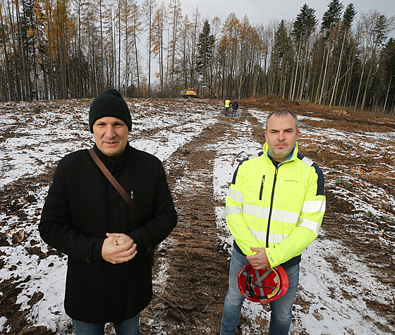 Primátor Jihlavy Petr Ry�ka (vlevo) a mana�er dodavatelské firmy Metrostav...