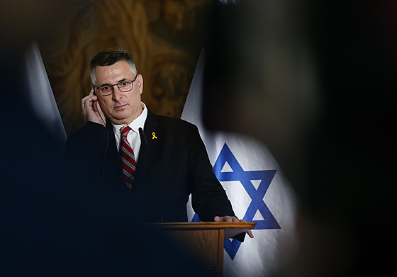 Izraelský ministr zahrani�í Gideon Saar nav�tívil �eskou republiku. (28....