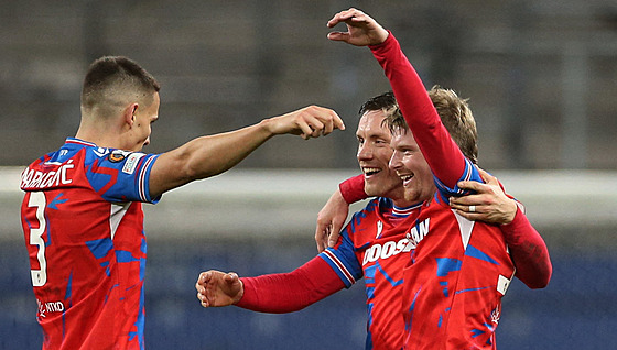 Plzeská radost, stelec Pavel ulc (vpravo), kapitán Luká Kalvach a Svetozar...