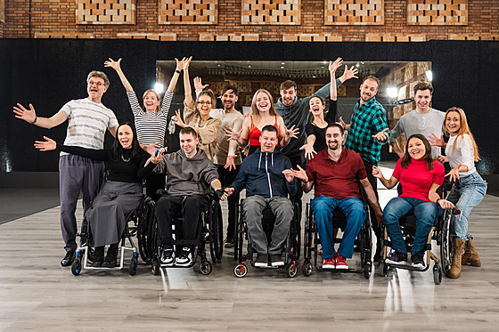 Tane�níci StarDance nacvi�ili spole�nou choreografii s klienty Centra Paraple.