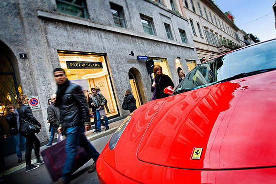 Ulice Montenapoleone v Milán�, kde sídlí butiky �ady luxusních zna�ek. (20....