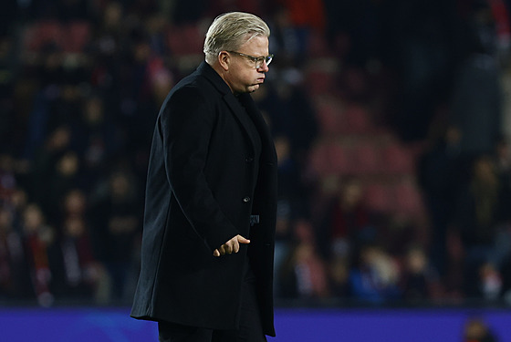 Zklamaný kou� Sparty Lars Friis po debaklu s Atlétikem Madrid.