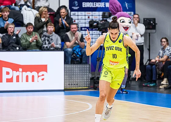 María Condeová z USK Praha se raduje z trefy.