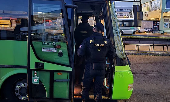 �idi� autobusu nadýchal v pond�lí ráno 2,1 promile alkoholu. (25. listopadu...