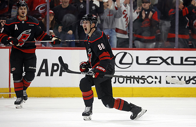 Famózní Nečas kraluje bodování NHL, Ivan dal dva góly za Colorado