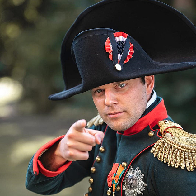 Vzpomínkových akcí se v roli marála Murata zúastnil Nicolas Fermeaux, který...