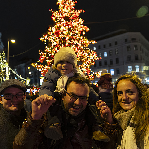 Atmosféra vánoních trh pi rozsvcení stromu v Brn (22. listopadu 2024)