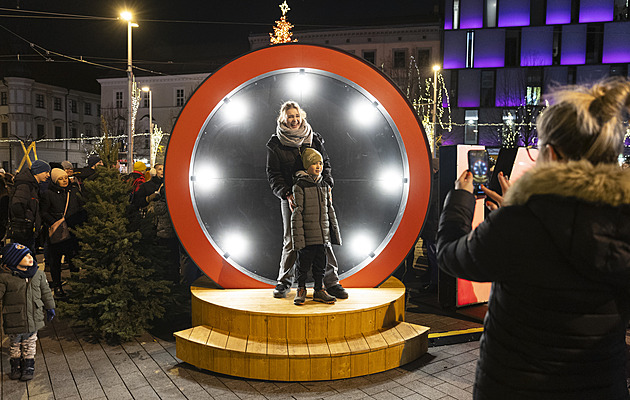 Atmosféra vánoních trh pi rozsvcení stromu v Brn (22. listopadu 2024)