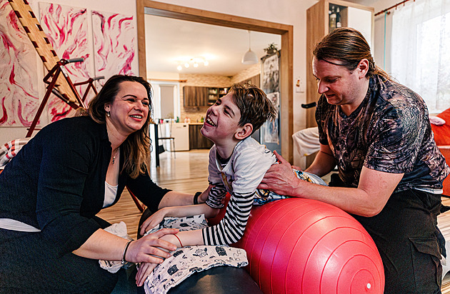 Zatajila sestra v porodnici upuštění dítěte? Soud dál řeší kauzu postiženého Káji