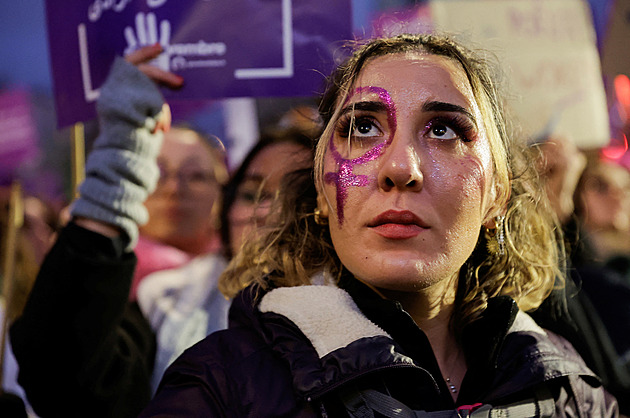 Pelicotová vydává paměti. V Ódě na život líčí hrůzy, které jí prováděl manžel